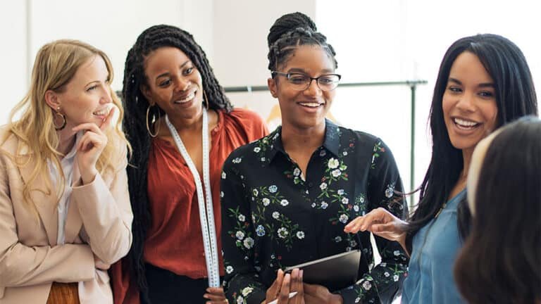 Mulheres em reunião de trabalho